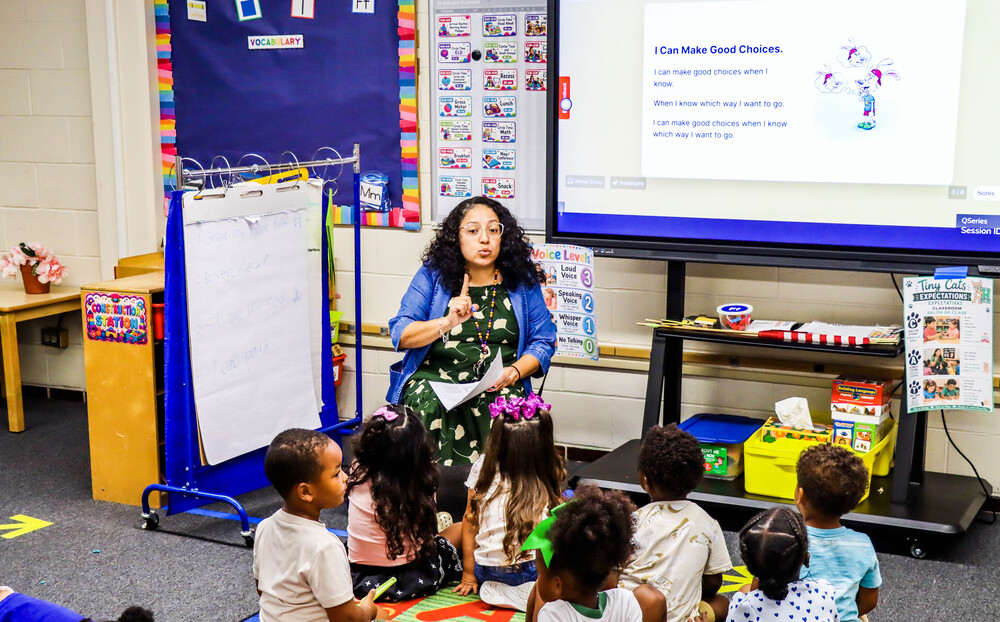HECC Sandra Lozano class particpates in  Leader in Me activities.