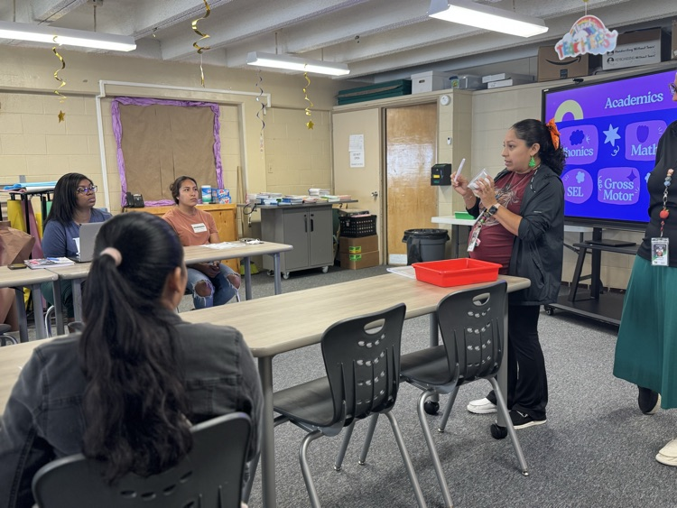 teacher talking during parent-principal chat
