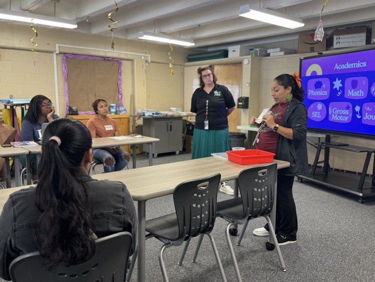 teacher talking during parent-principal chat