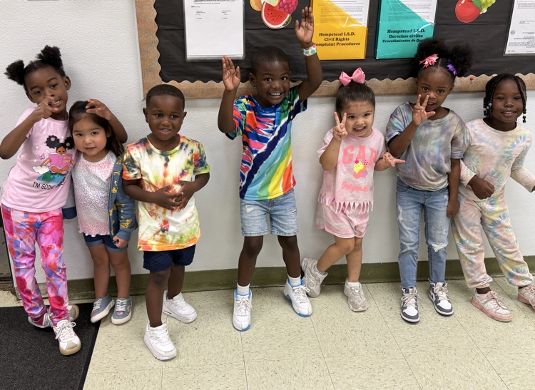 students in tie-due
