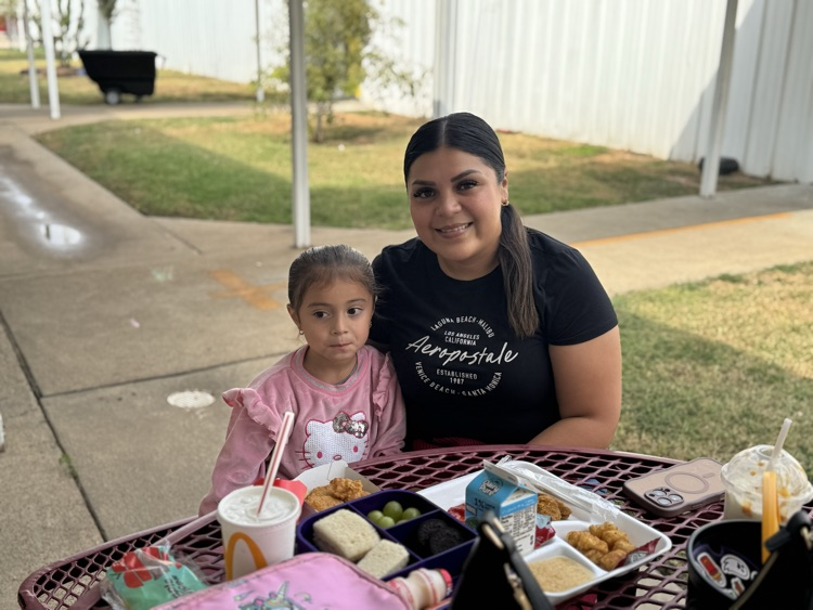 students eating with their families