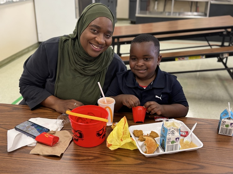 students eating with their families