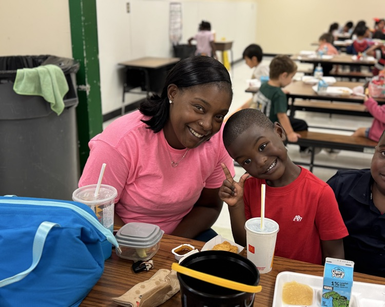 students eating with their families