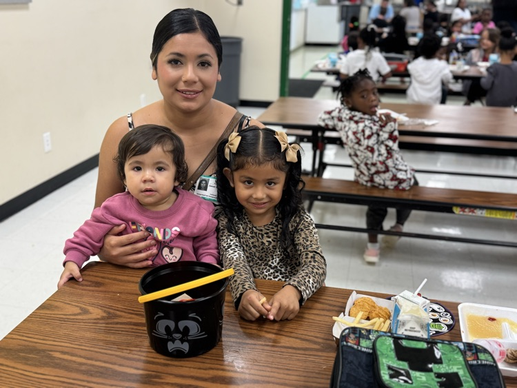 students eating with their families