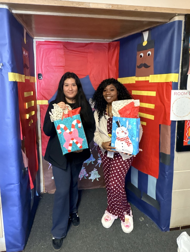 ms. Jordan in first place for her door