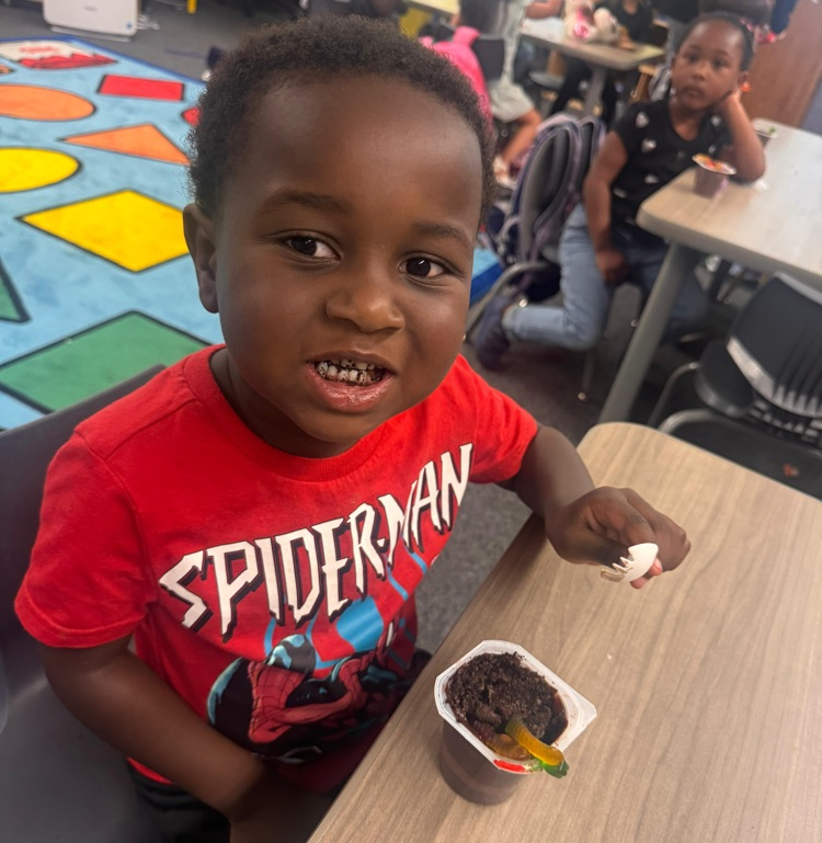 students eating snack
