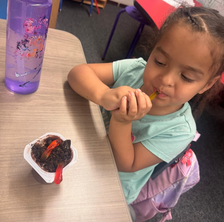 students eating snack
