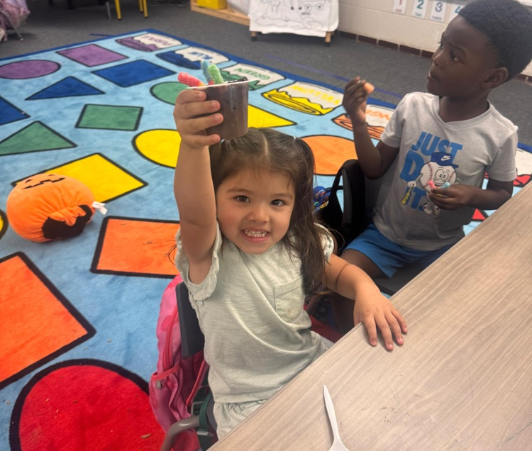 students eating snack