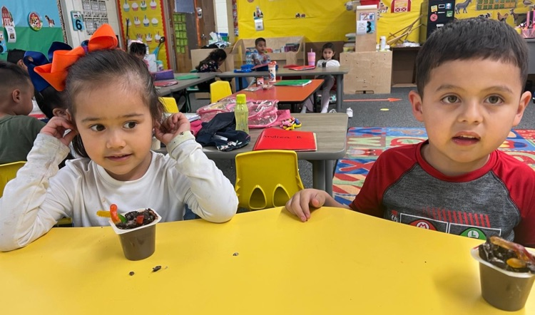 students eating snack