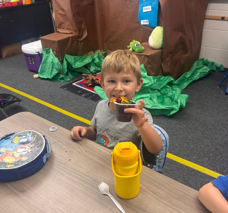 students eating snack