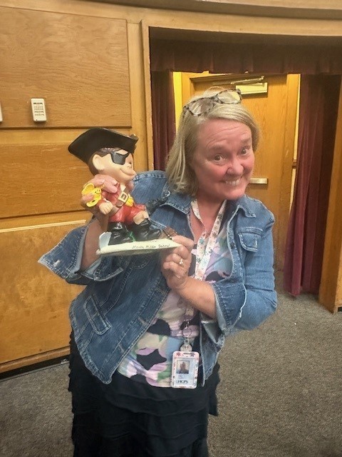 Ms-Bonney-Receives-the-Raider-Award