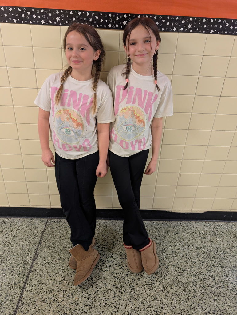 Picture of students on twin day