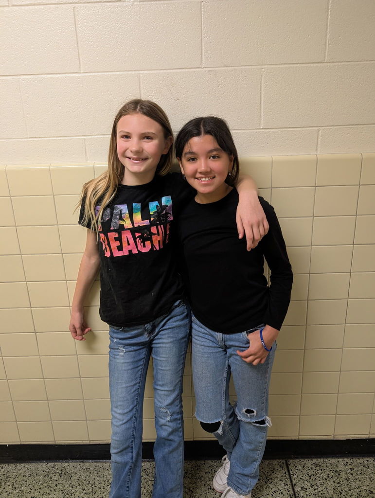Picture of students on twin day