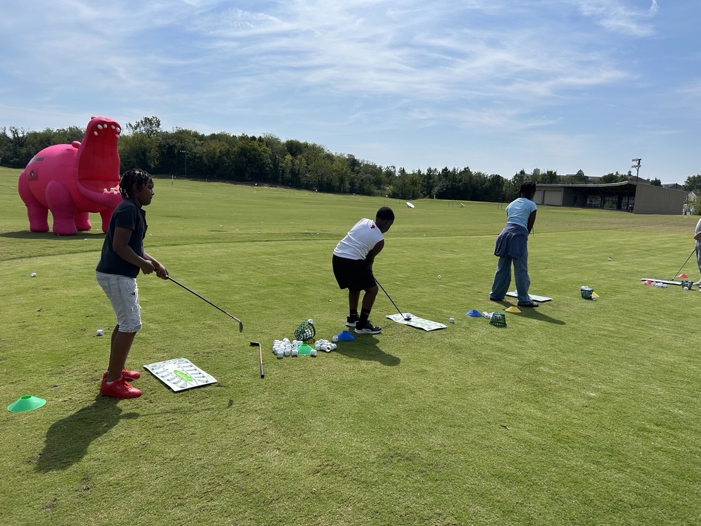 5th graders prepare to swing their putters.