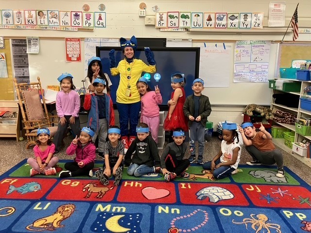 Ms. B's class as Pete the Cat!