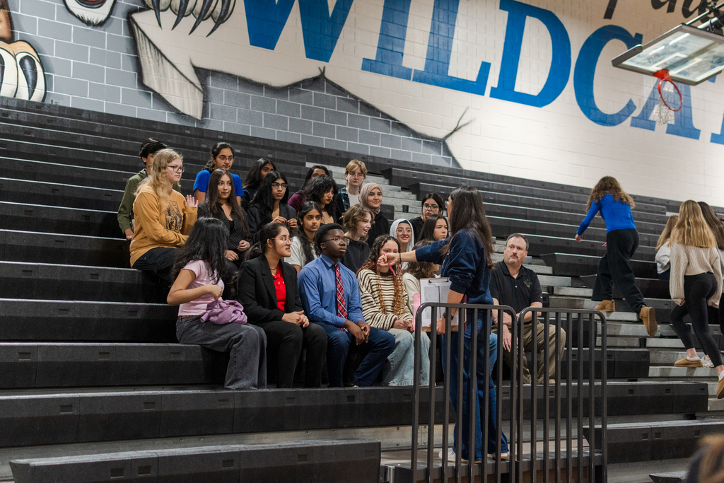 Mrs. Khimani directing the club for the photograph