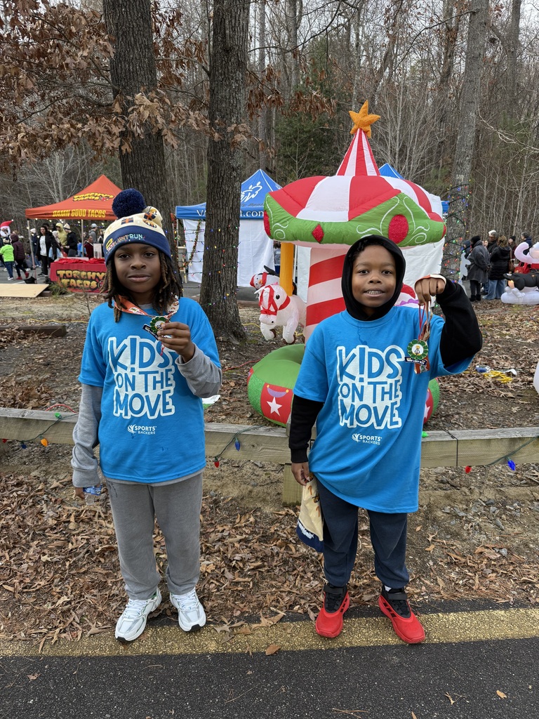 Students show their medals after the run.