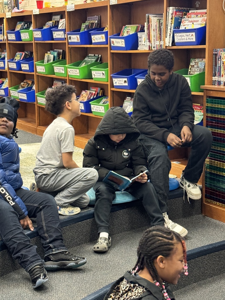 Students discuss what they are reading.