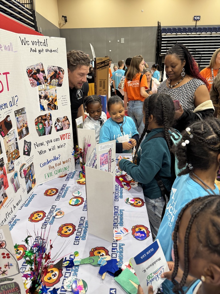 Students explain their project to others.