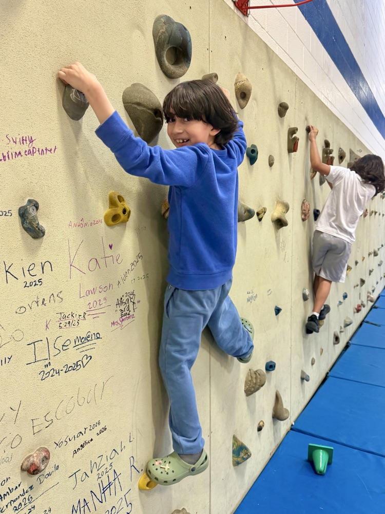 second graders climbing 
