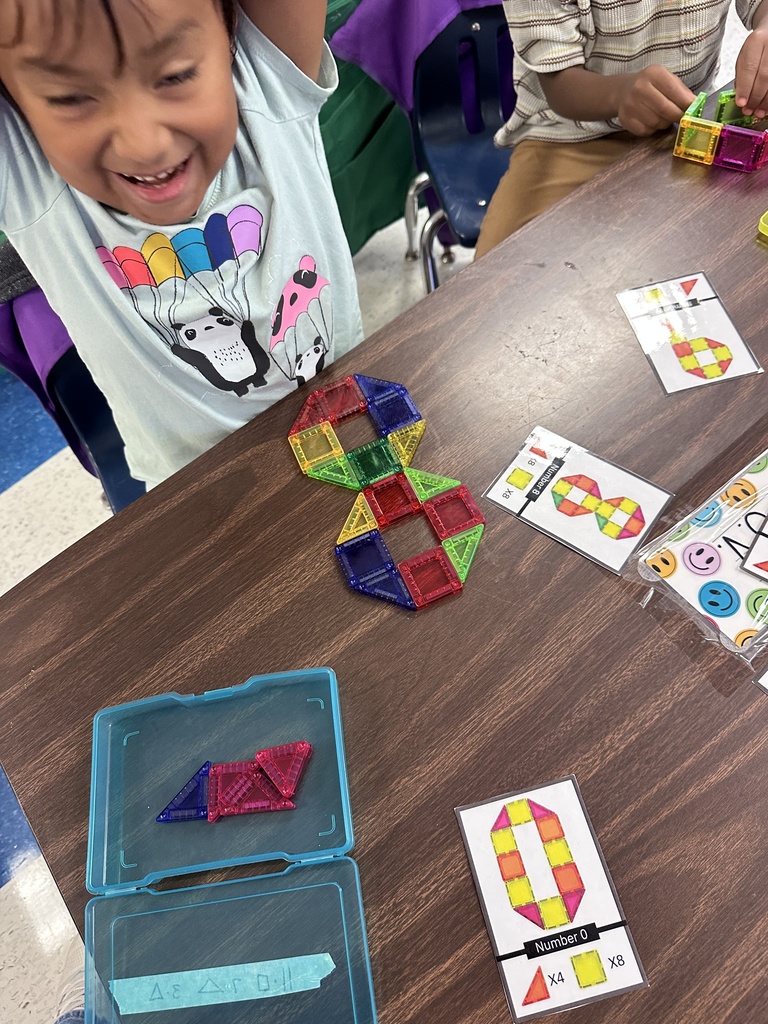 Student at their table with magnatiles in the shape of the number eight.