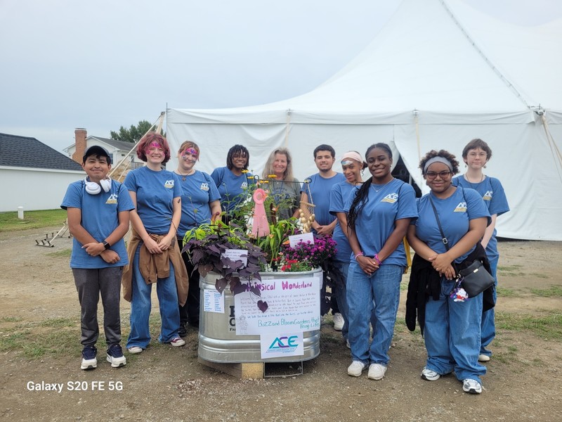 Whole program pose with garden submission at state fair
