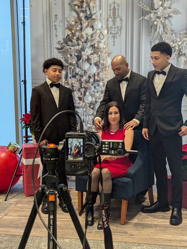 Familiy poses for a Hilday photo