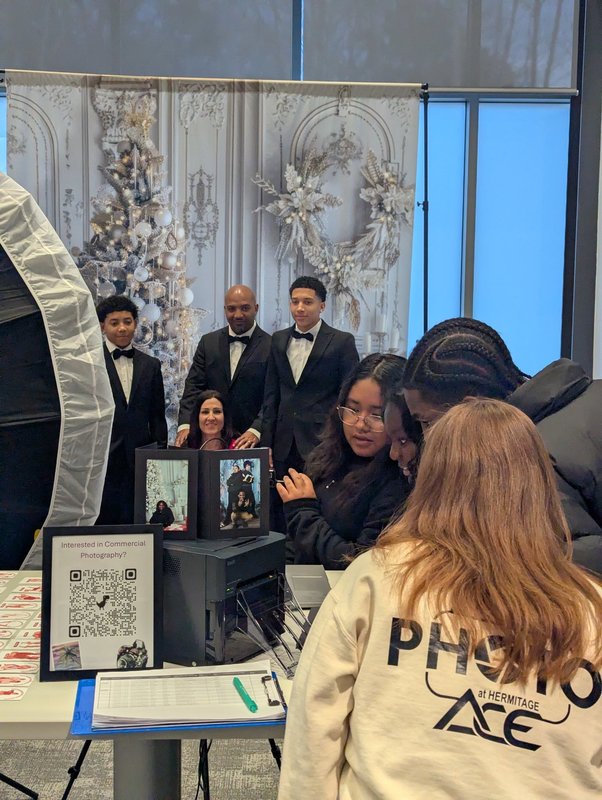 Familiy poses for a Hilday photo