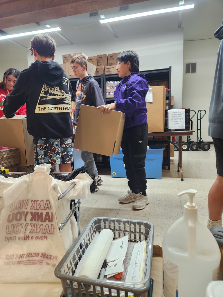Student Volunteers at the Food Pantry!