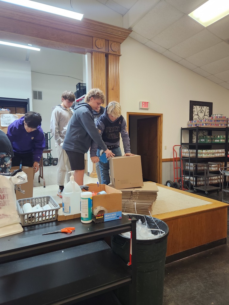 Student Volunteers at the Food Pantry!