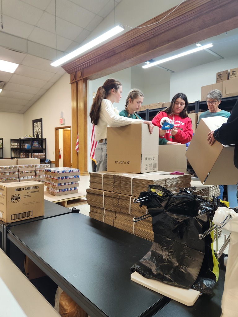 Student Volunteers at the Food Pantry!