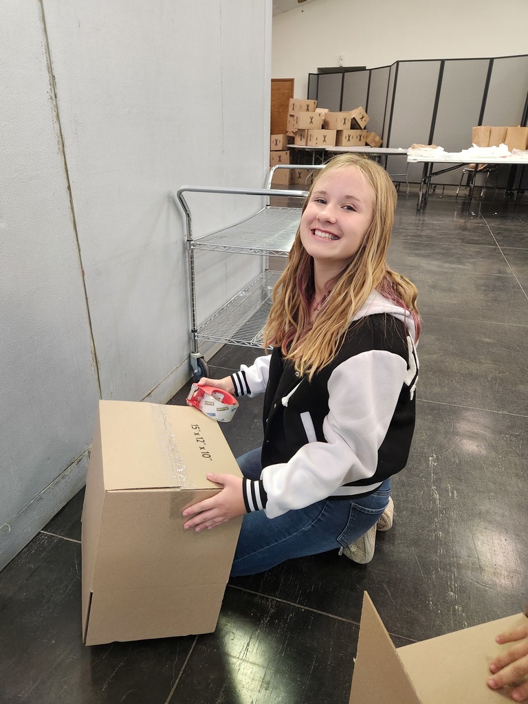 Student Volunteers at the Food Pantry!