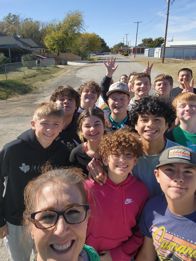 Henrietta Junior High students volunteering at the Food Pantry!