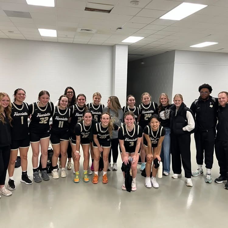 🐾 THAT’S A LADYCATS WIN! 🐾  💥 BIG DISTRICT VICTORY 💥 The Ladycats take care of business on the road!  🏀 Henrietta Ladycats – 52 🏀 Holliday – 42  Proud of the fight, focus, and finish from this group! Way to represent, Ladycats! 💪🔥  #TPD 