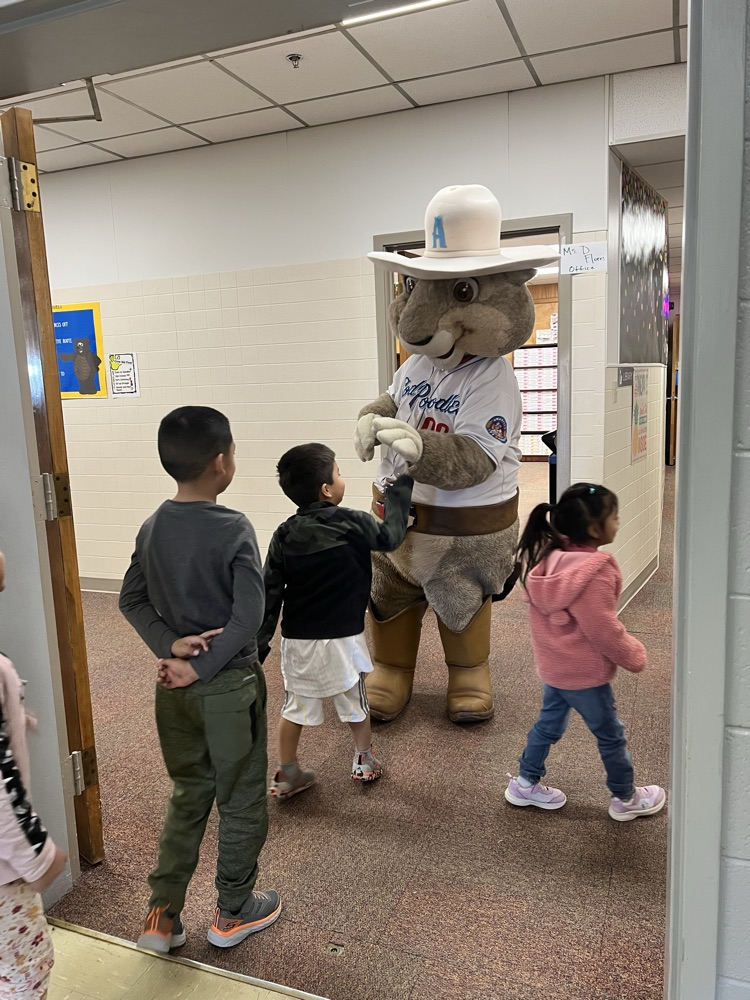 Ruckus high fives NW student