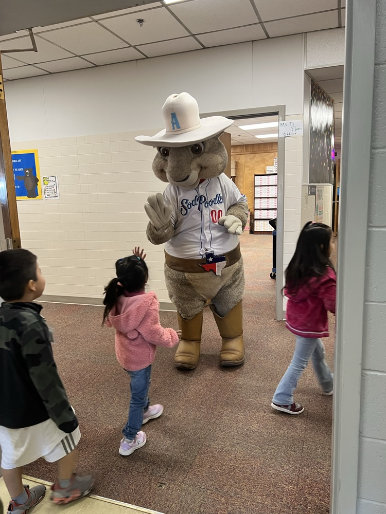 Ruckus high fives NW student