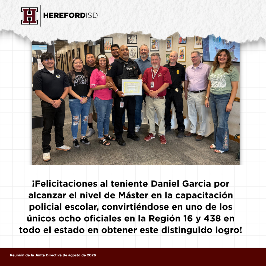 Nine people stand, smiling. One holds a certificate. Text reads: Congratulations to Lieutenant Daniel Garcia in Spanish