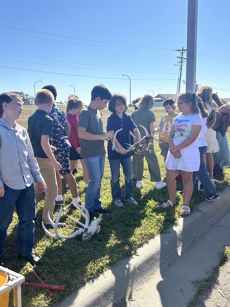 4th graders learning about the prairie