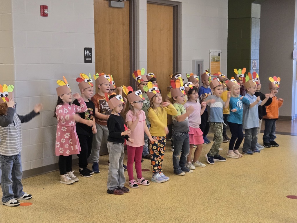kindergarteners sing