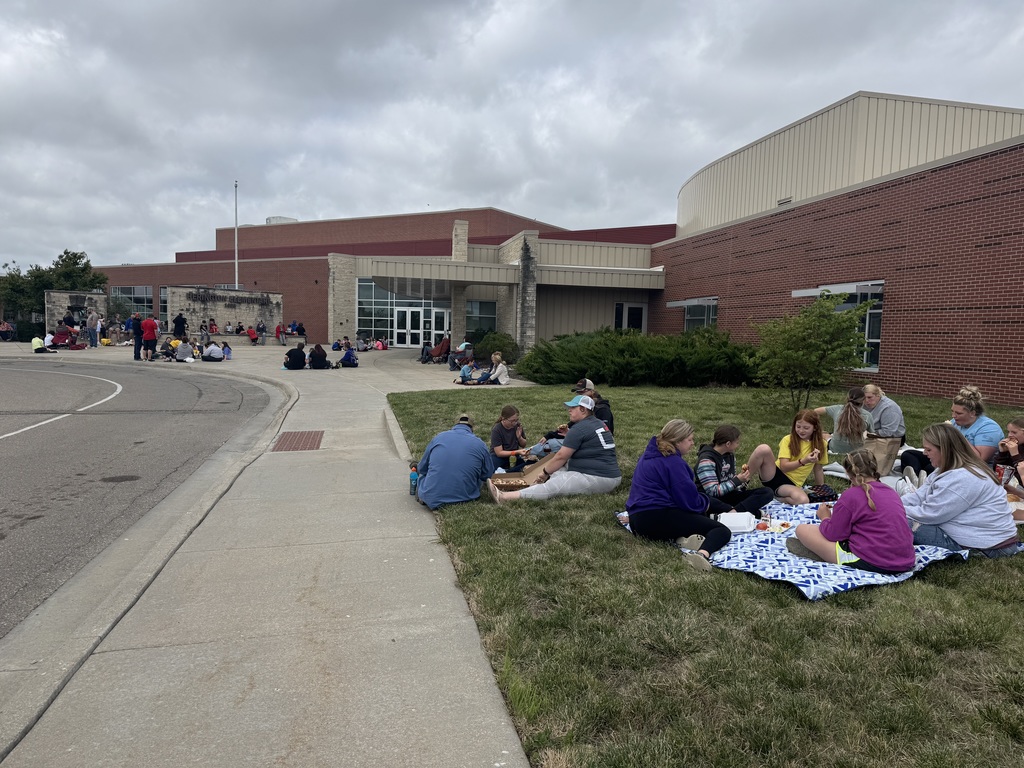 Pictures of families and students for Lunch on the Lawn.