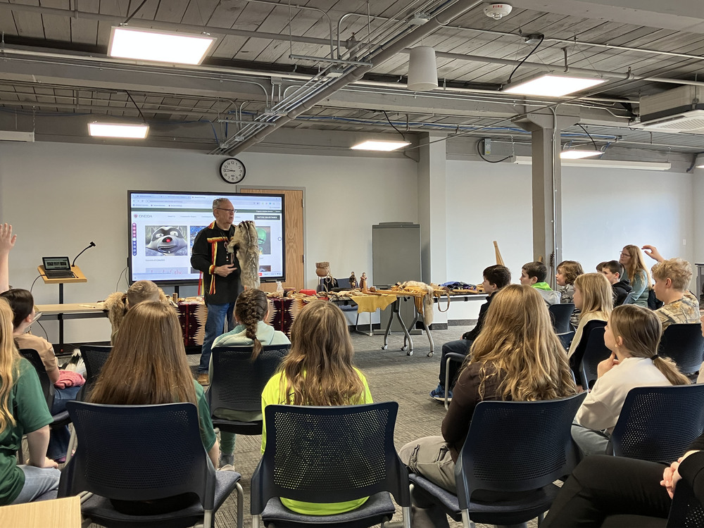 Randy Phillips presenting to local fourth graders