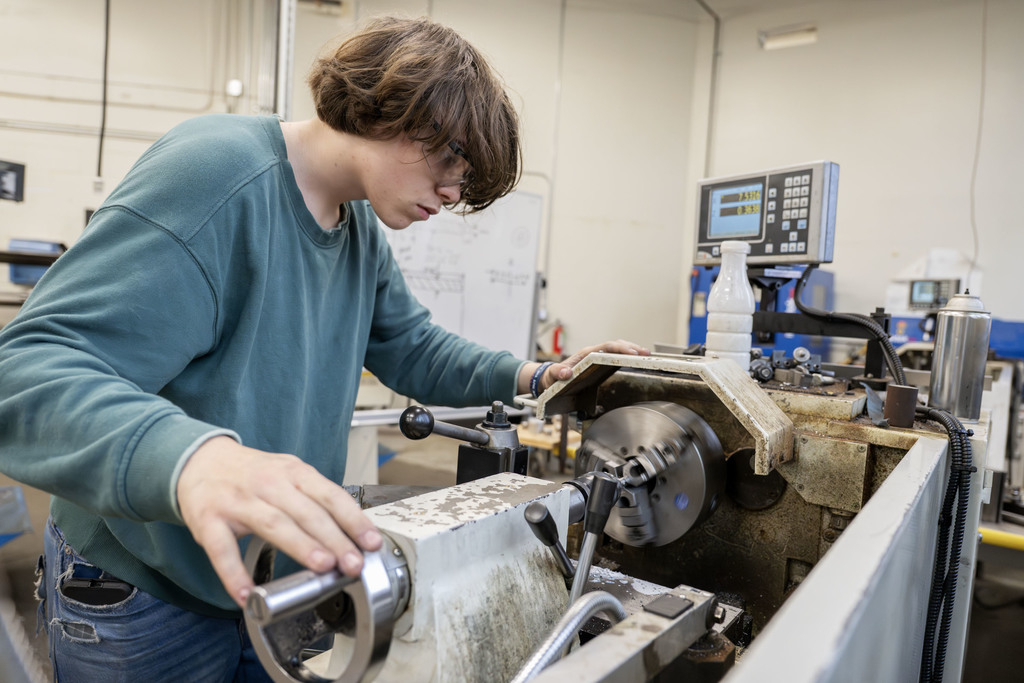 Advanced Manufacturing student working in class