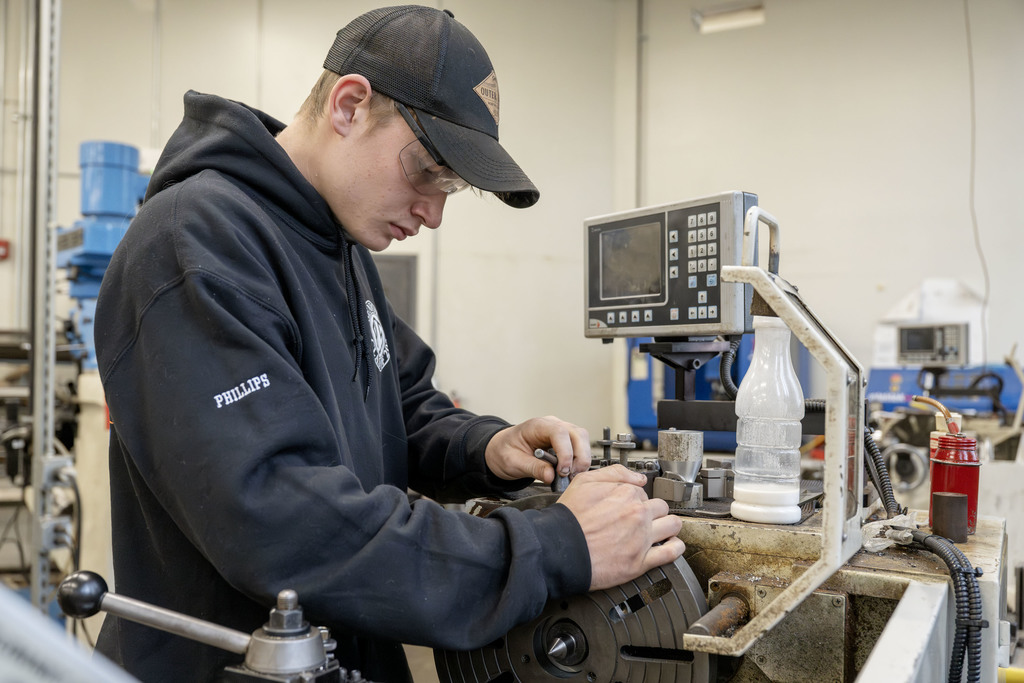Advanced Manufacturing student working in class