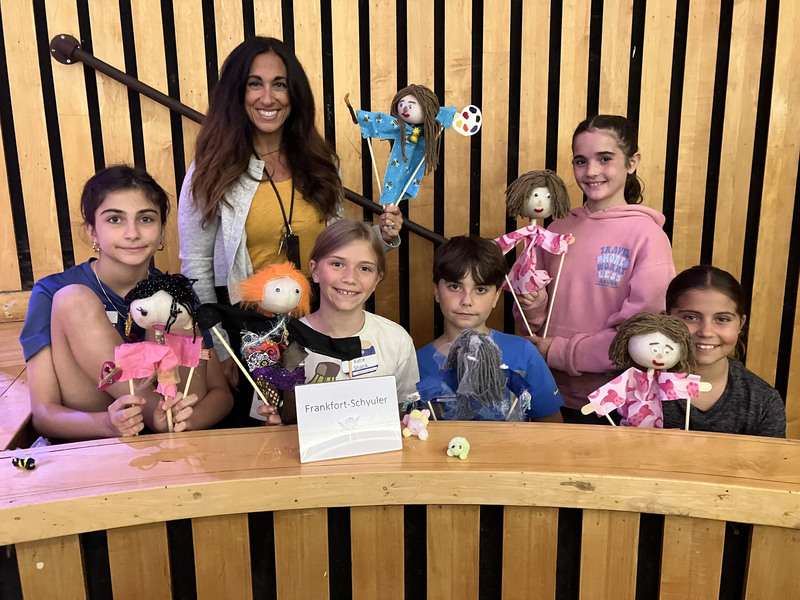 Honors Prograp puppet workshop