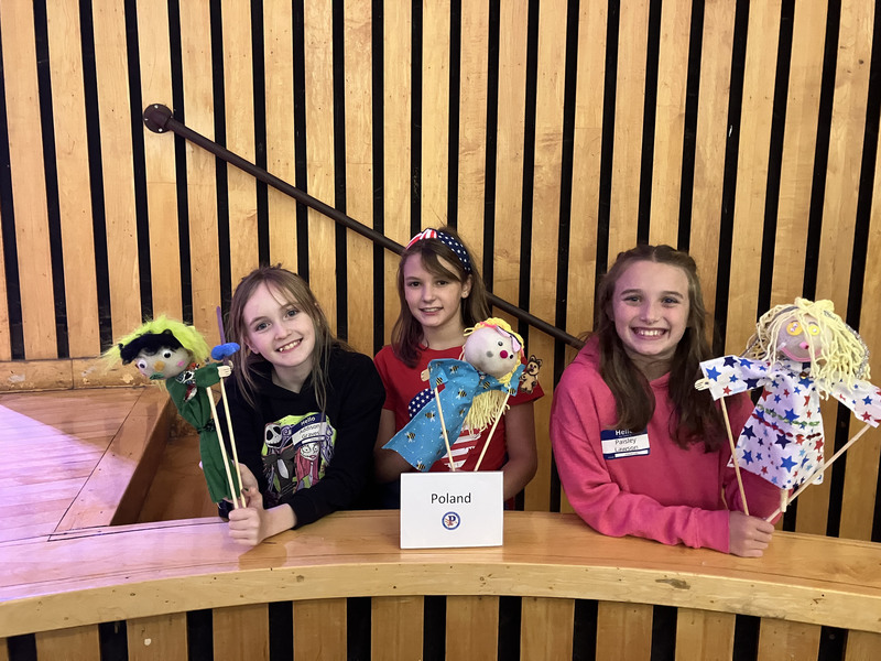 Honors Prograp puppet workshop