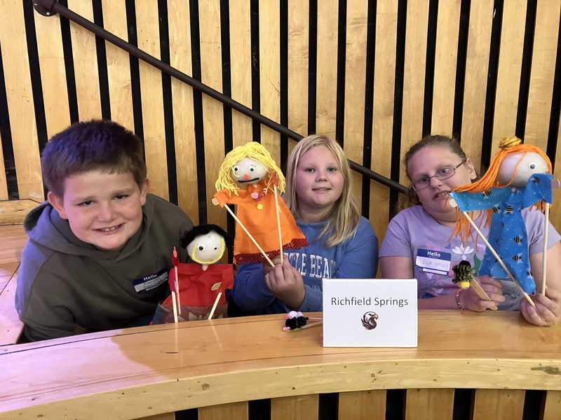 Honors Prograp puppet workshop