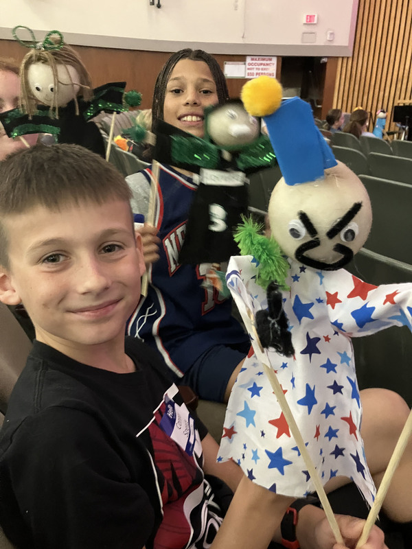Honors Prograp puppet workshop