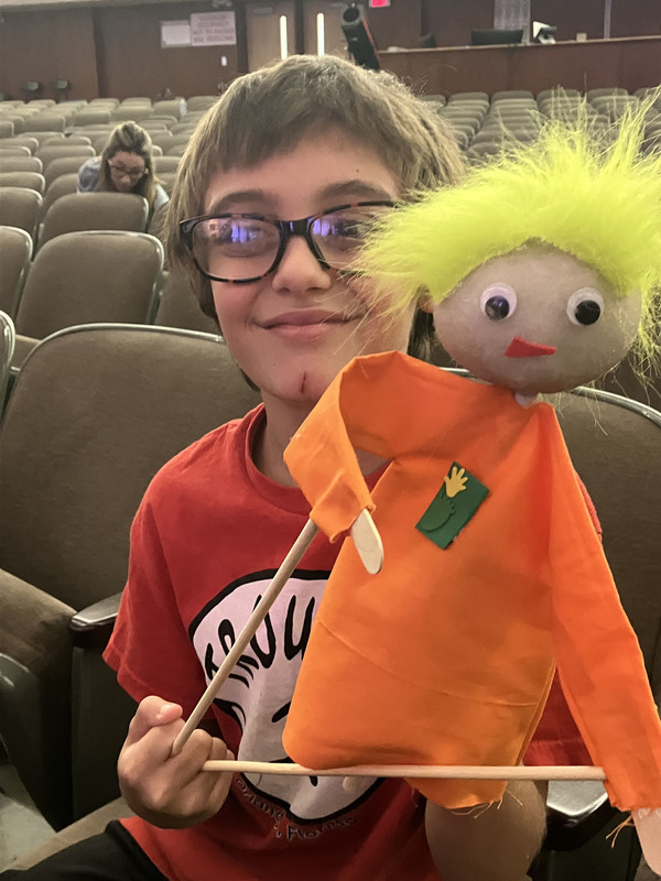 Honors Prograp puppet workshop
