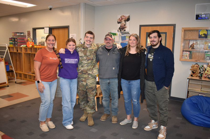 Six family members posing for photo