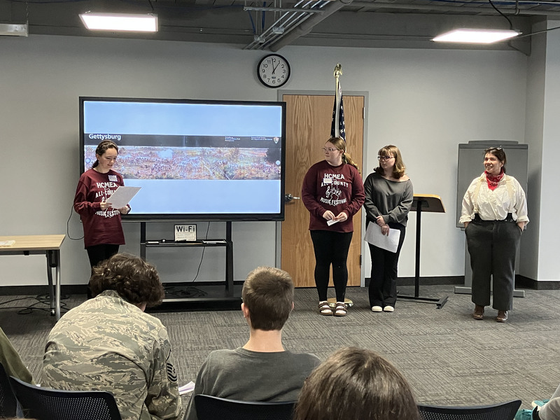 Eighth graders presenting about Civil War
